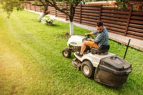 Cost of Industrial Lawn Mowing in Glen Burnie